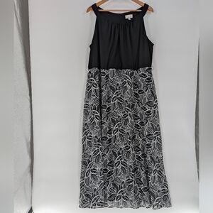 Robbie Bee Black‎ and White Halter Maxi Dress